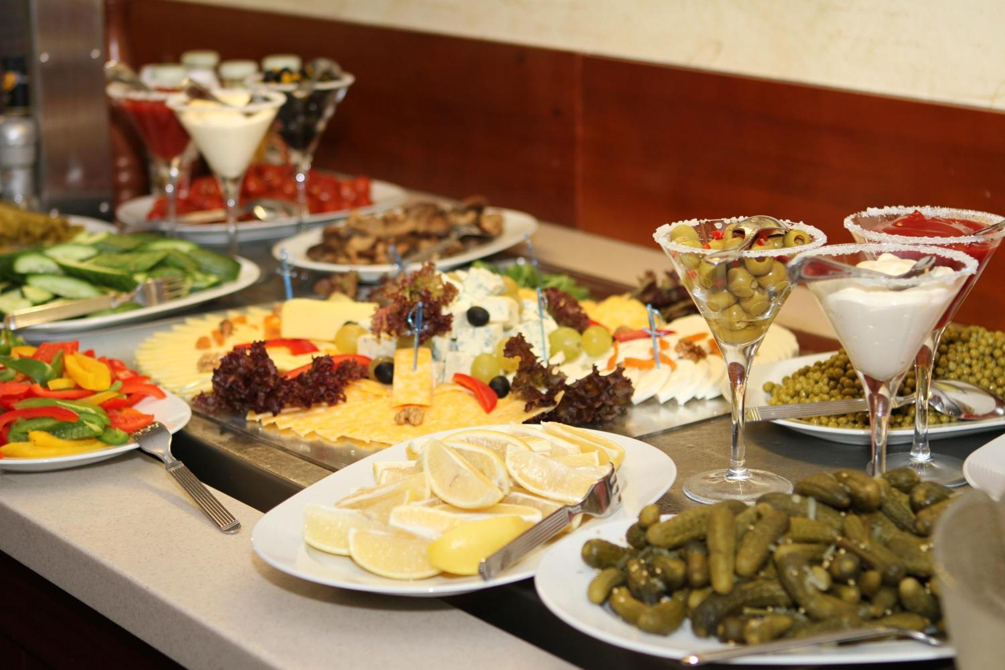 Atyrau Dastan Hotel Buitenkant foto
