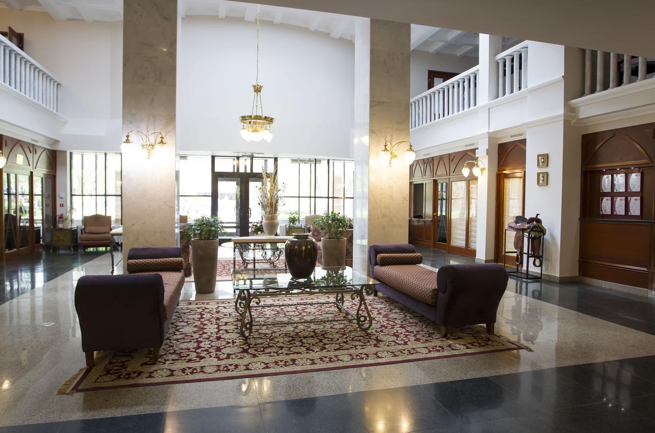 Atyrau Dastan Hotel Buitenkant foto