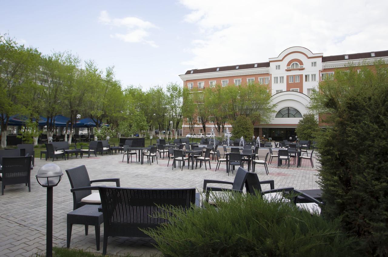 Atyrau Dastan Hotel Buitenkant foto