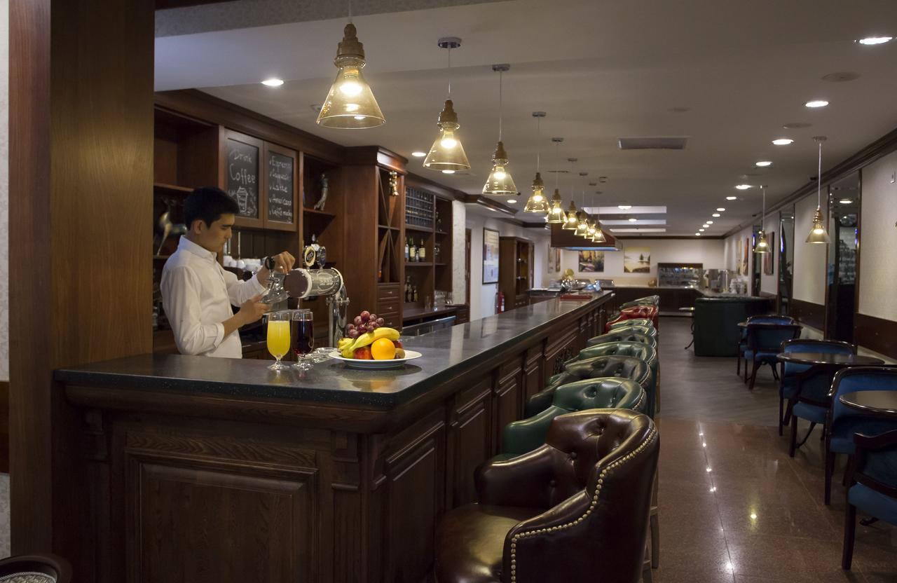 Atyrau Dastan Hotel Buitenkant foto