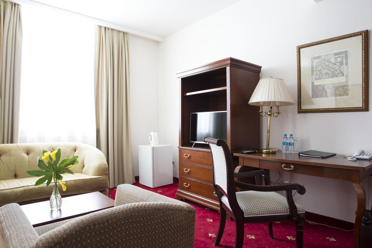Atyrau Dastan Hotel Buitenkant foto